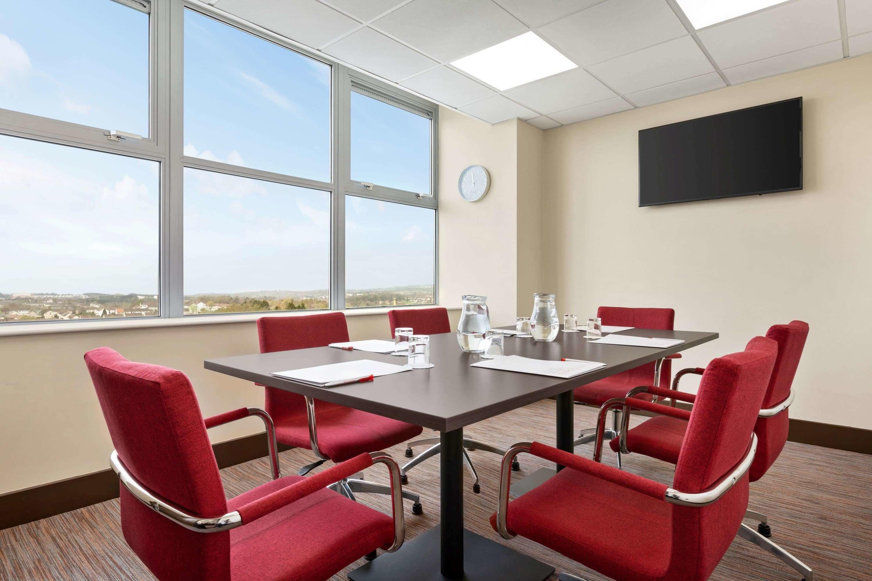 Ramada By Wyndham East Kilbride — Photos 2